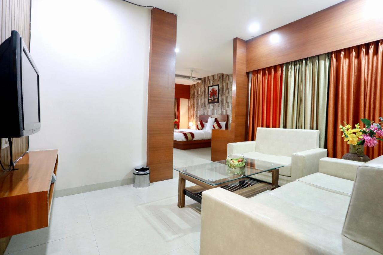 Hotel Shri Khedapati International Dewas Extérieur photo