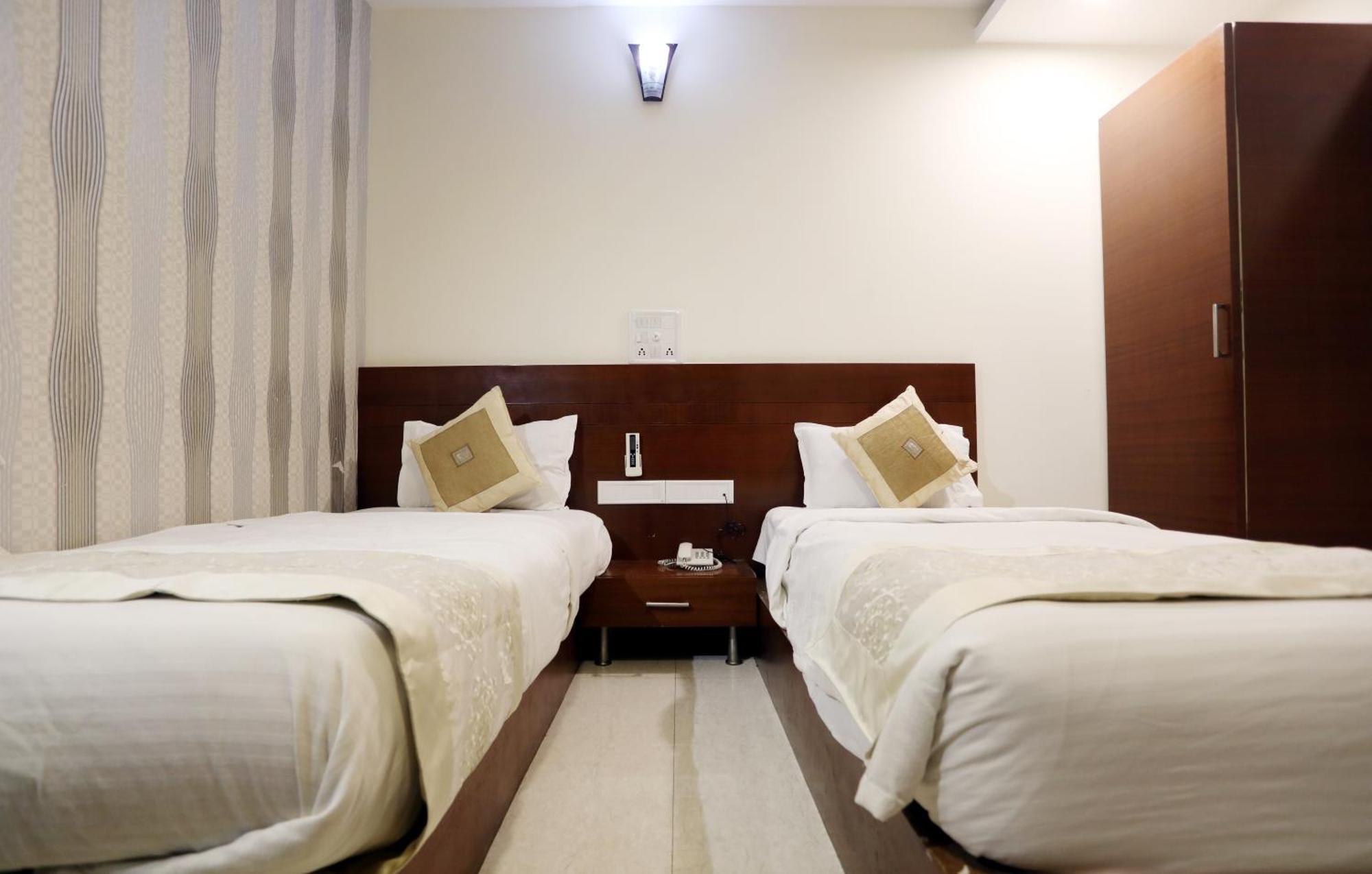 Hotel Shri Khedapati International Dewas Extérieur photo