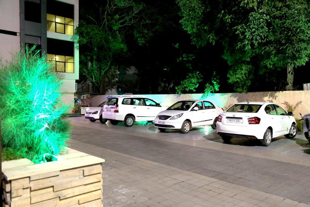 Hotel Shri Khedapati International Dewas Extérieur photo