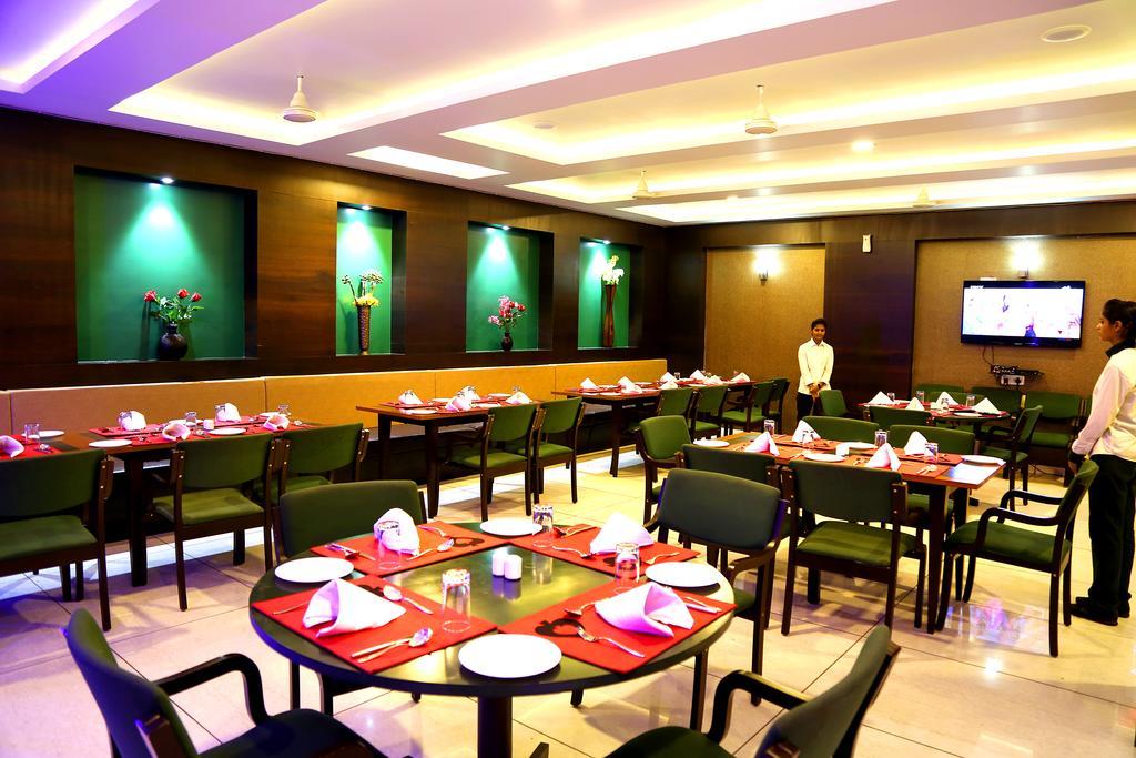 Hotel Shri Khedapati International Dewas Extérieur photo