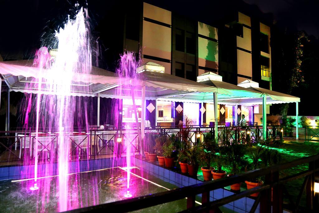 Hotel Shri Khedapati International Dewas Extérieur photo