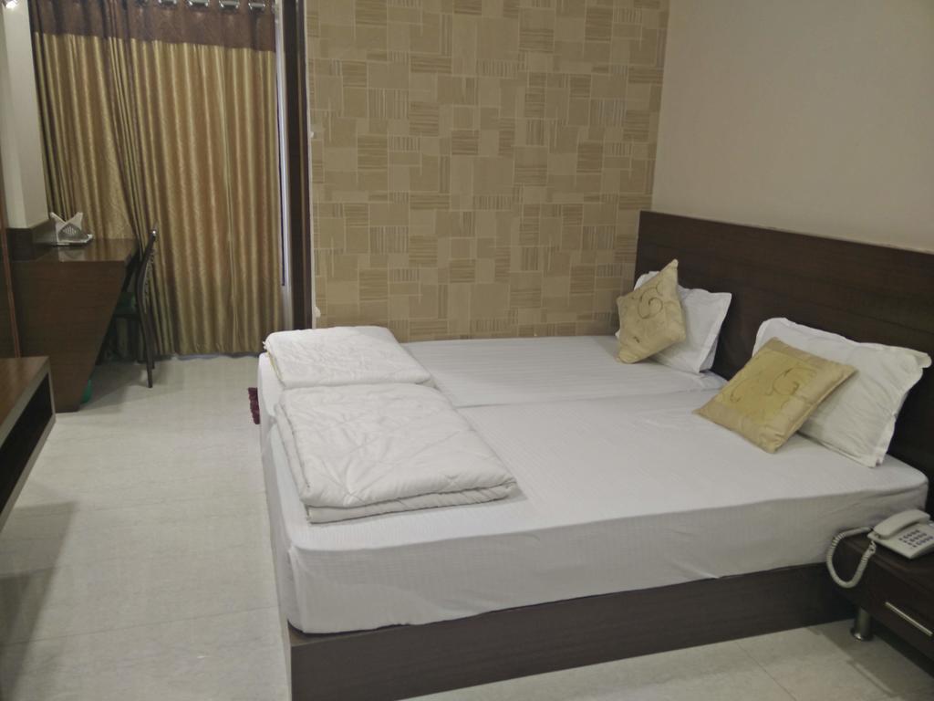 Hotel Shri Khedapati International Dewas Extérieur photo