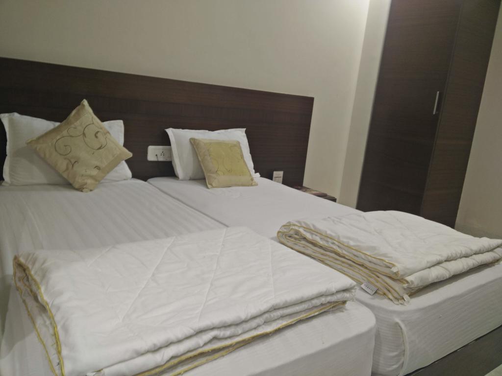 Hotel Shri Khedapati International Dewas Extérieur photo