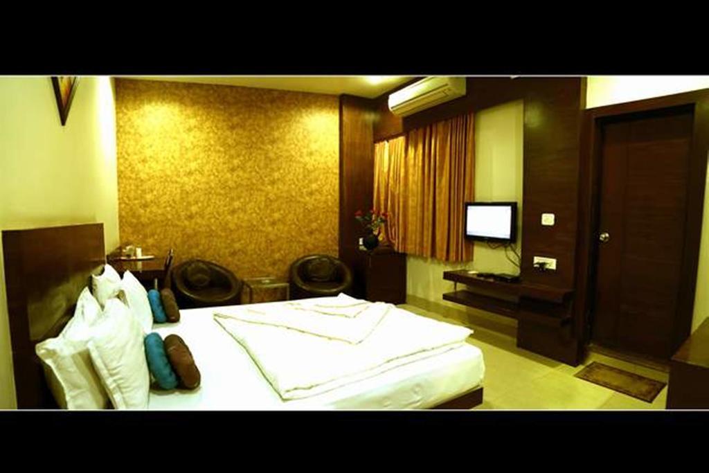 Hotel Shri Khedapati International Dewas Extérieur photo