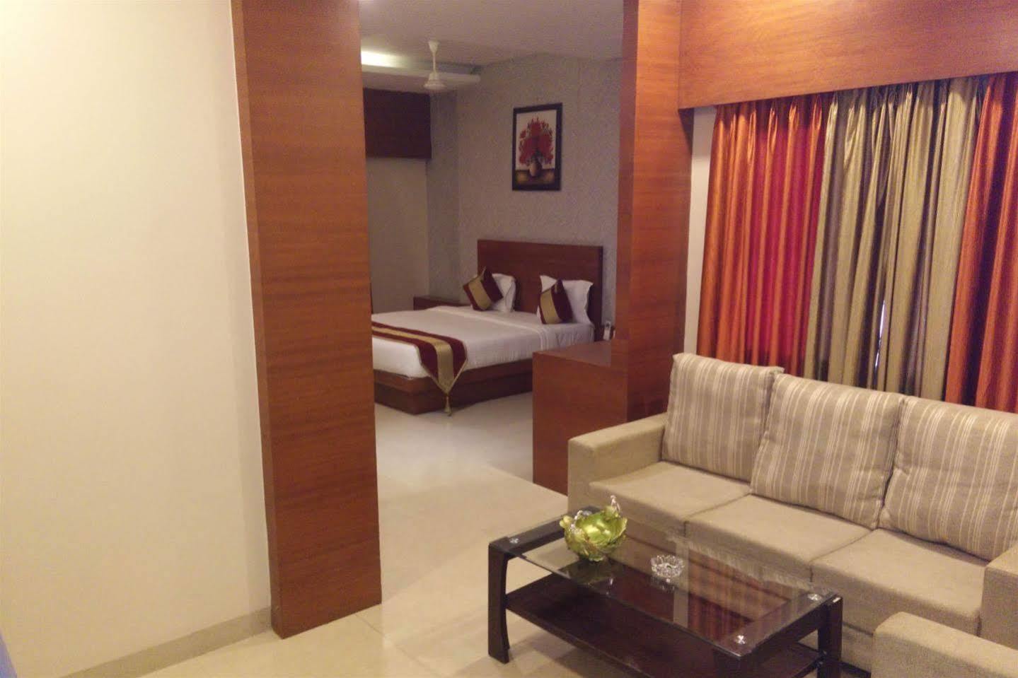 Hotel Shri Khedapati International Dewas Extérieur photo
