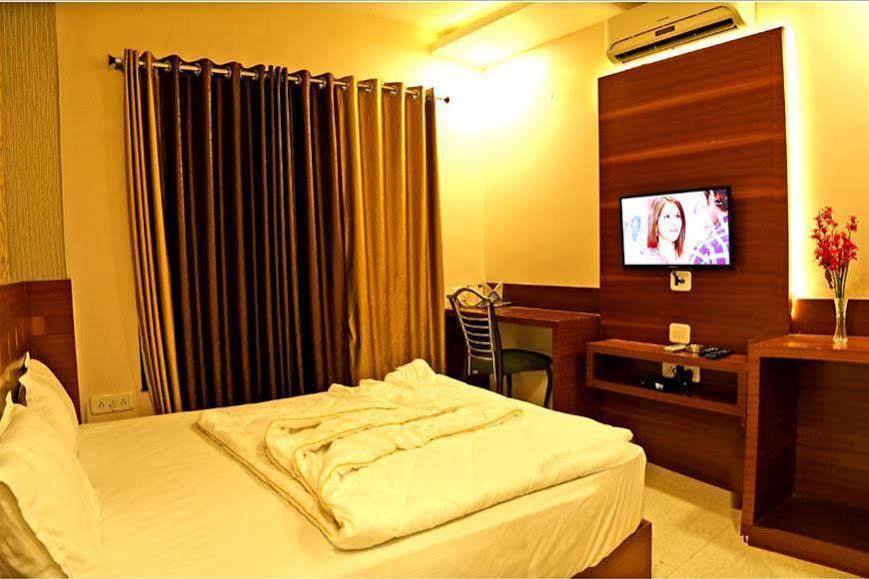Hotel Shri Khedapati International Dewas Extérieur photo