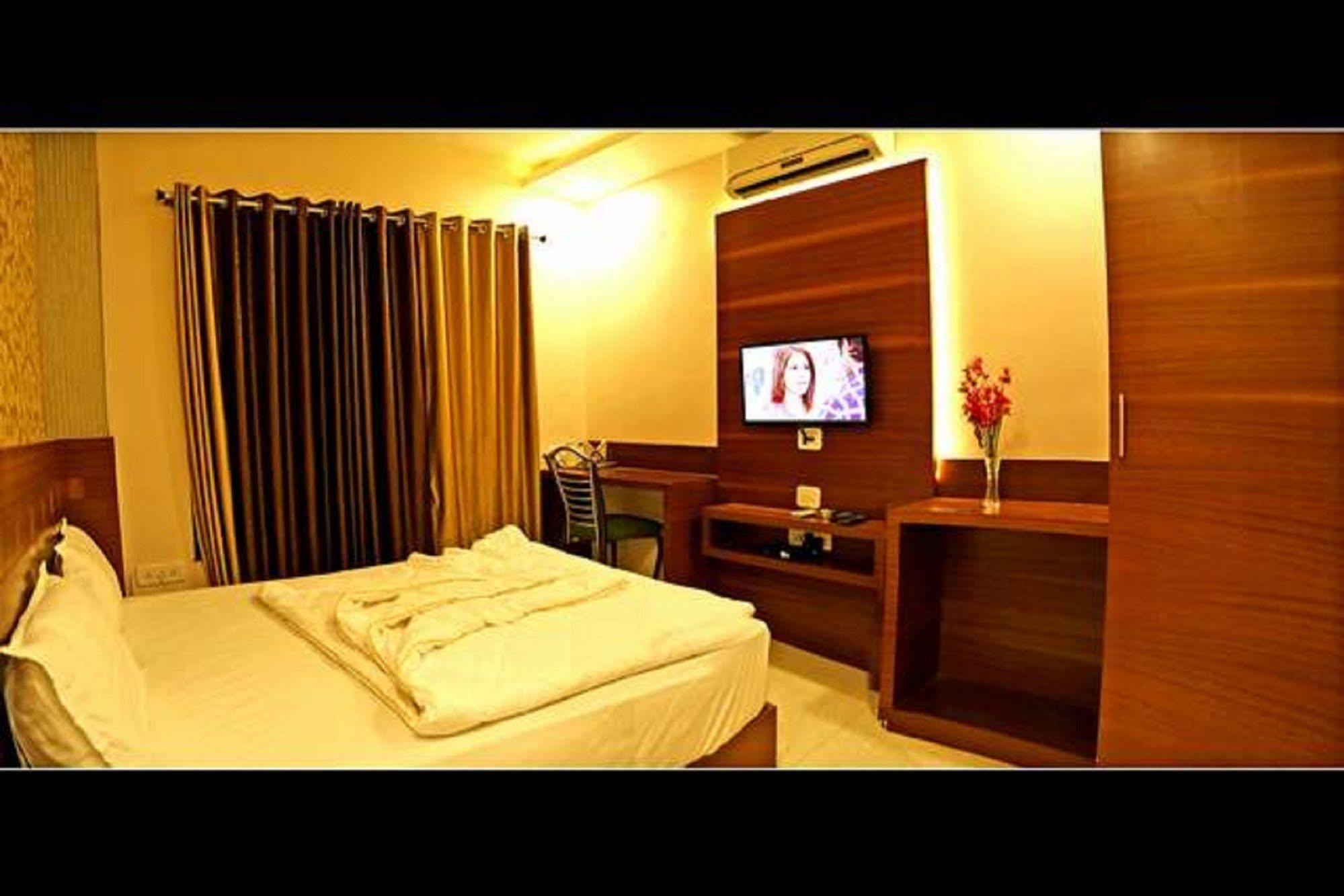 Hotel Shri Khedapati International Dewas Extérieur photo