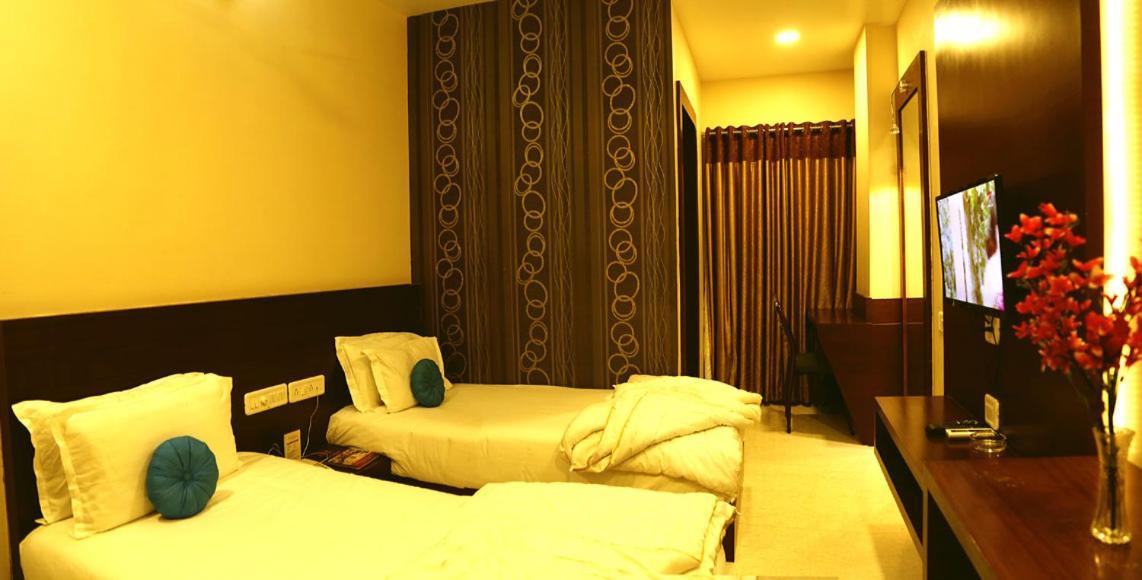 Hotel Shri Khedapati International Dewas Extérieur photo