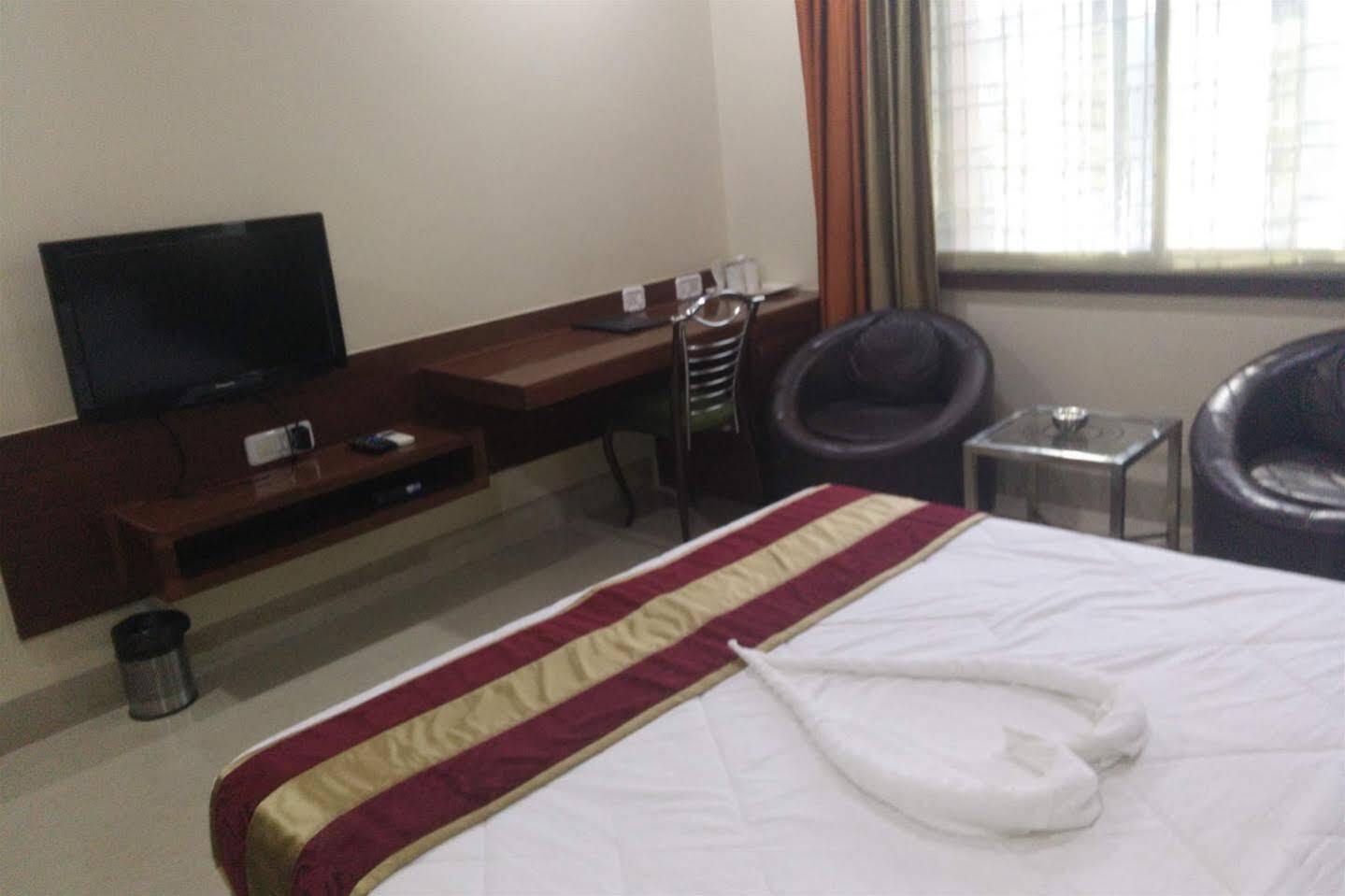 Hotel Shri Khedapati International Dewas Extérieur photo