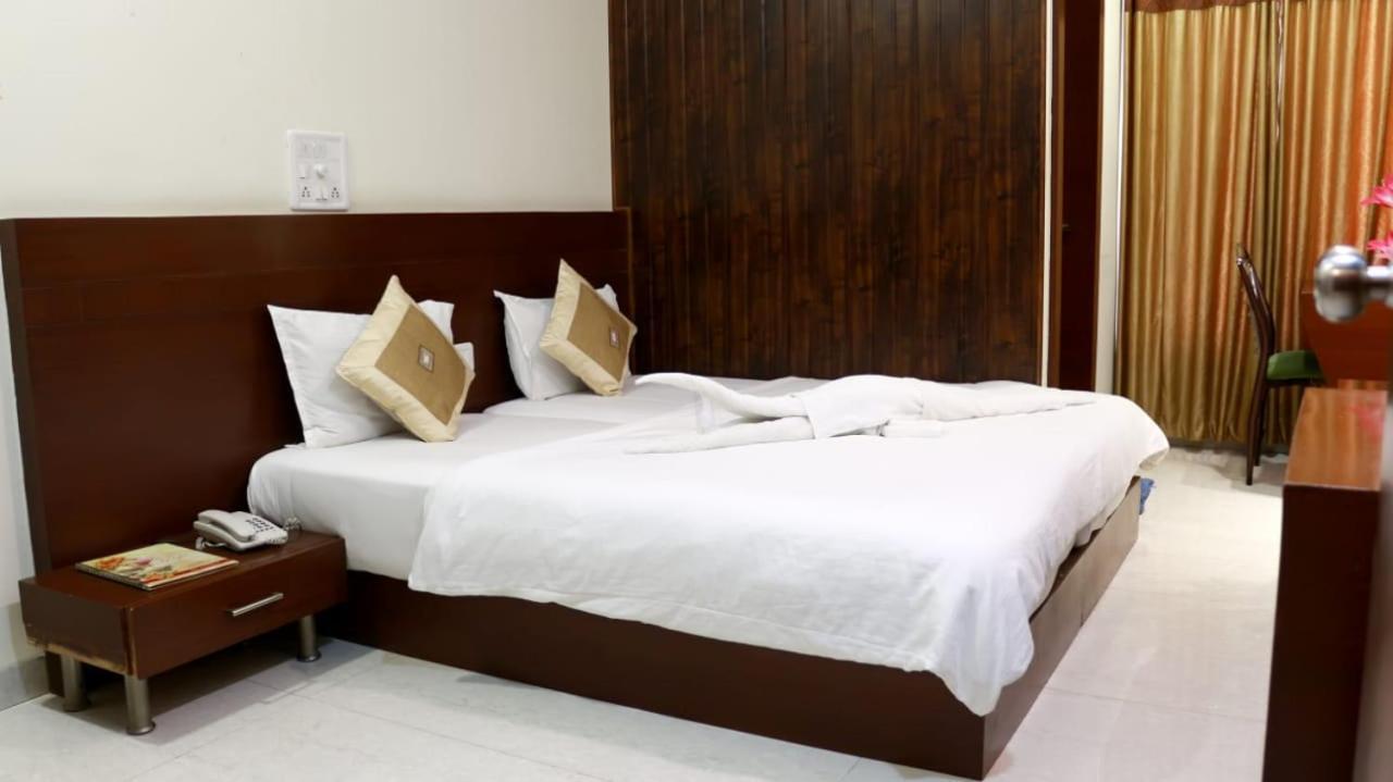 Hotel Shri Khedapati International Dewas Extérieur photo